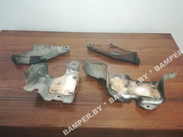 Кронштейн двигателя к Mazda 323, 2001 г.