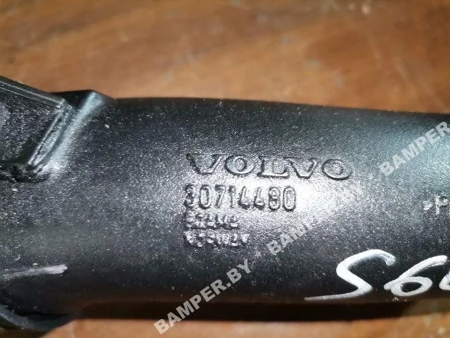 Патрубок воздушного фильтра к Volvo V70 D5, 2007 г.