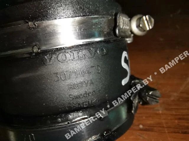 Патрубок воздушного фильтра к Volvo V70 D5, 2007 г.
