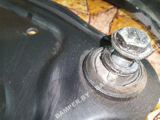 Рычаг передний левый к Renault Laguna, 2005 г.