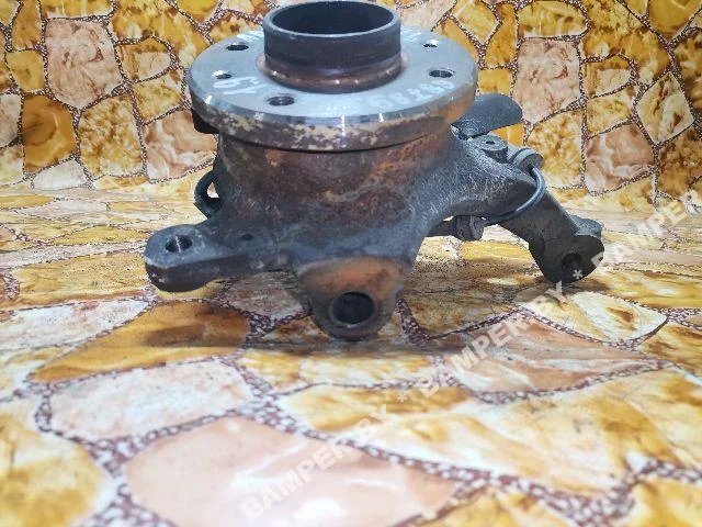 Кулак поворотный правый к Renault Laguna, 2004 г.