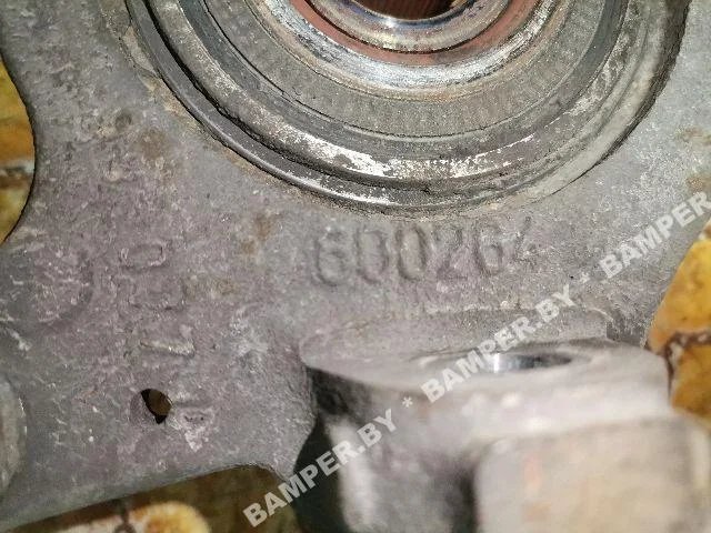 Кулак поворотный правый к Renault Laguna, 2000 г.