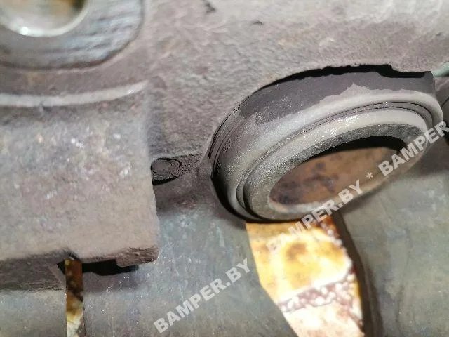 Суппорт передний левый к Renault Laguna, 2004 г.