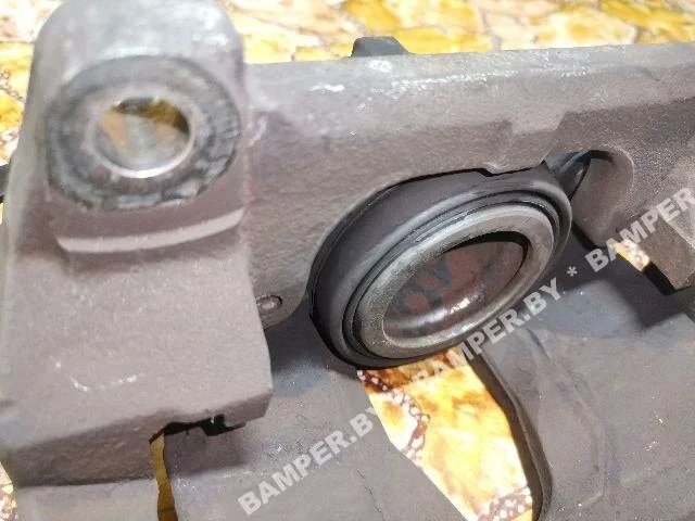 Суппорт передний левый к Renault Laguna, 2004 г.