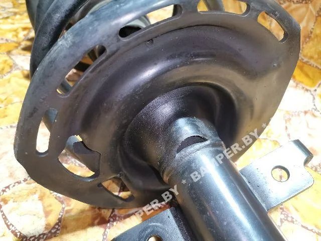 Стойка передняя правая к Renault Laguna 2, 2004 г.
