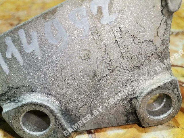 Кронштейн полуоси к Renault Laguna, 2007 г.