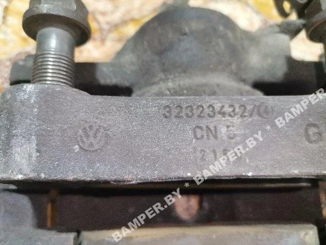 Суппорт передний правый к Volkswagen Multivan, 1995 г.