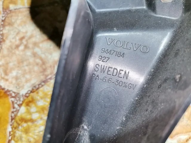 Пластик моторного отсека к Volvo 850, 2000 г.