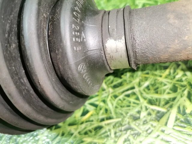 Полуось передняя левая (приводной вал, ШРУС) к Audi 100, 1995 г.