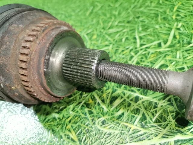 Полуось передняя правая (приводной вал, ШРУС) к Audi 100, 1995 г.