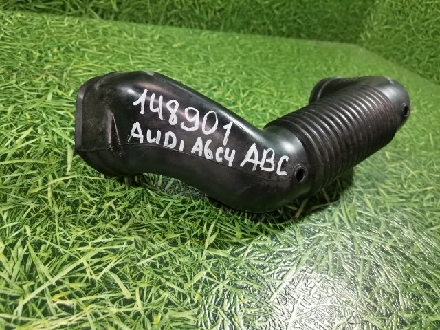 Патрубок воздушного фильтра к Audi 100, 1995 г.