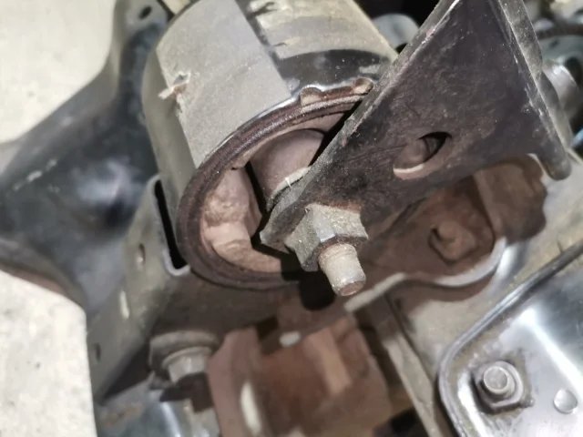 Балка подвески передняя (подрамник) к Nissan X-Trail, 2006 г.