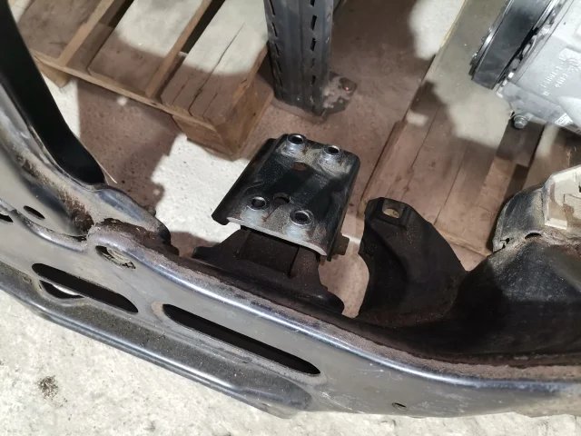 Балка подвески передняя (подрамник) к Nissan X-Trail, 2006 г.